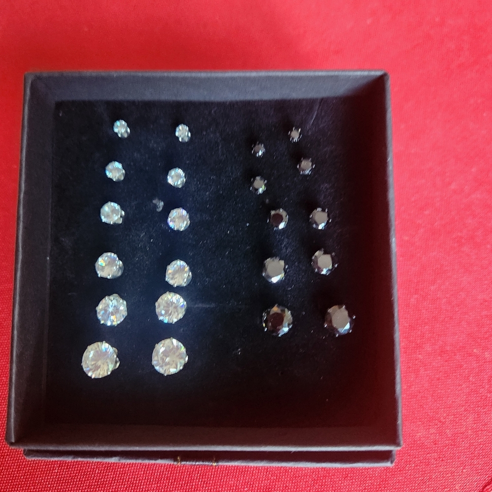 ☃️11 Pairs Of Elegant Black and Silver Stud Earrings Set
